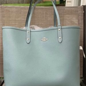 Nwt coach owl Reversible shoulder bag